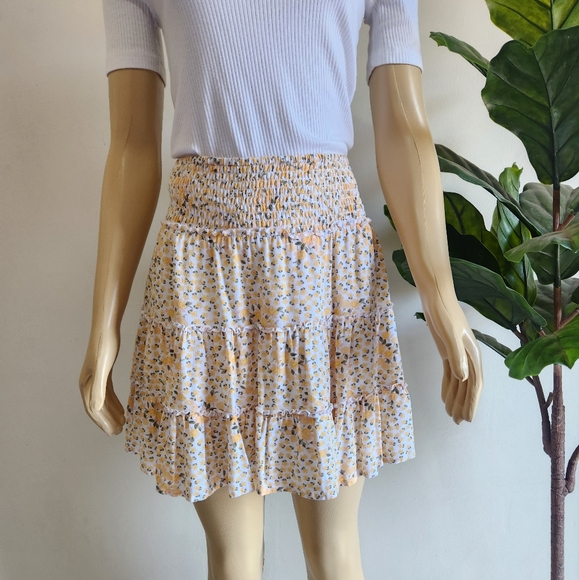 American Eagle Outfitters Dresses & Skirts - AE Yellow Floral Ruffle Mini Dress Yellow-White Color Size XL Spring Women